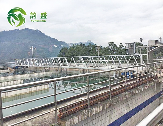 行車式刮吸泥機(jī)