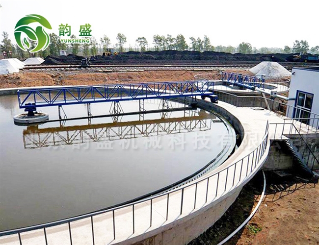 半橋轉(zhuǎn)動式刮吸泥機(jī)